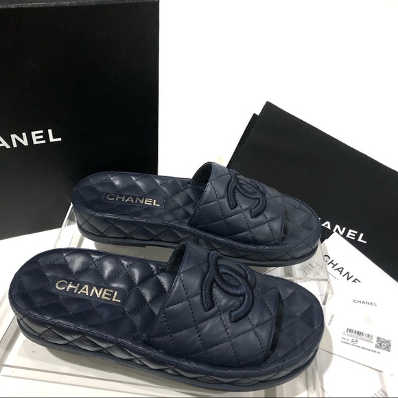 Authentic CHANEL Navy Blue Quilted Agneau Slides Mules Lambskin Leather Size 38 - Picture 1 of 15